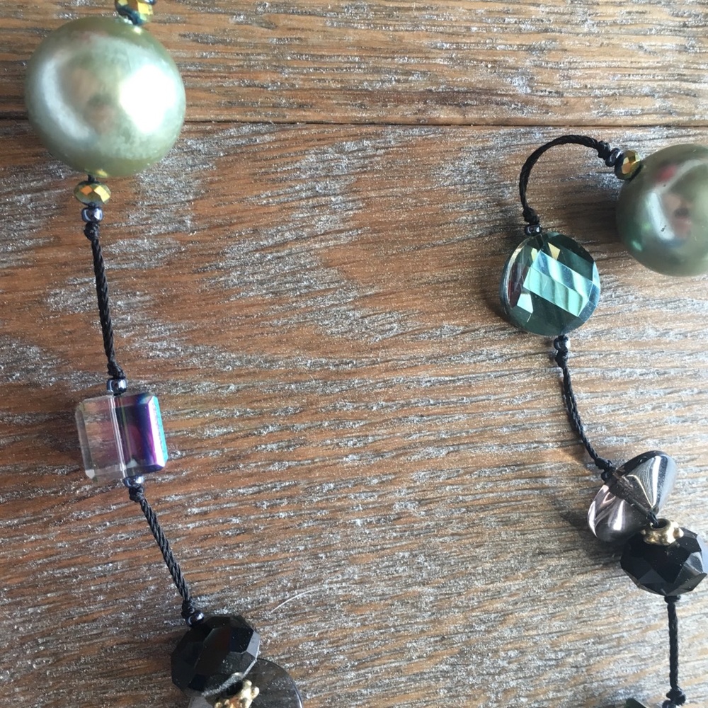 Stunning black and green beaded necklace - Picture 8 of 8